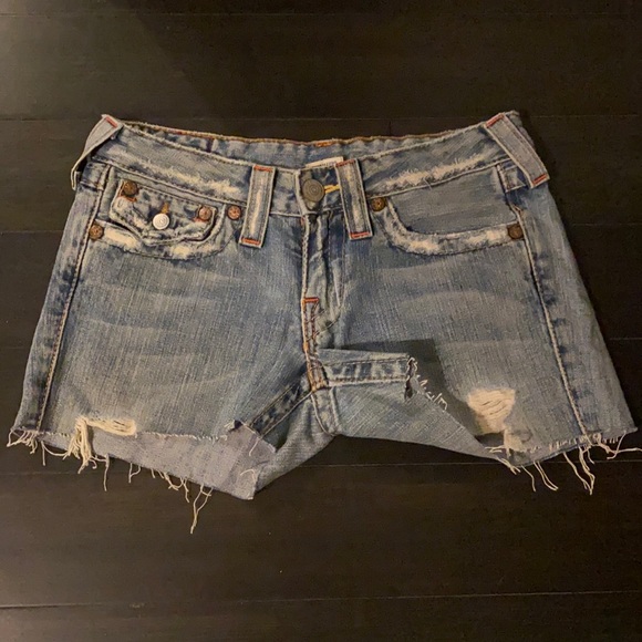 True Religion Joey Cut-Off Shorts in Light Wash EUC 26